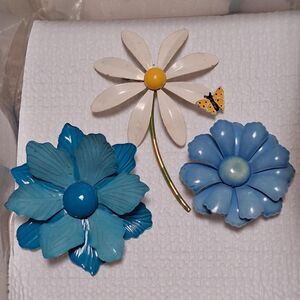 Vintage Enamel Flower Pin Set (3) Daisy & Blue Brooches